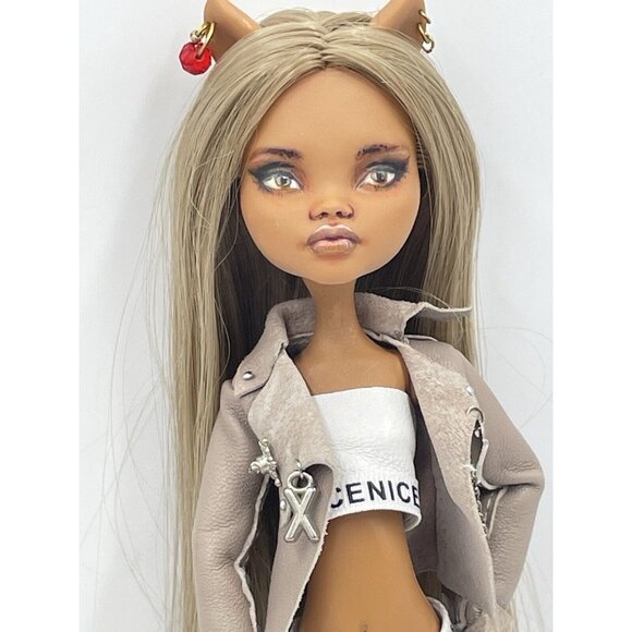 OOAK Custom Monster High Doll Clawdeen Wolf " Nice Girl" - Picture 9 of 12
